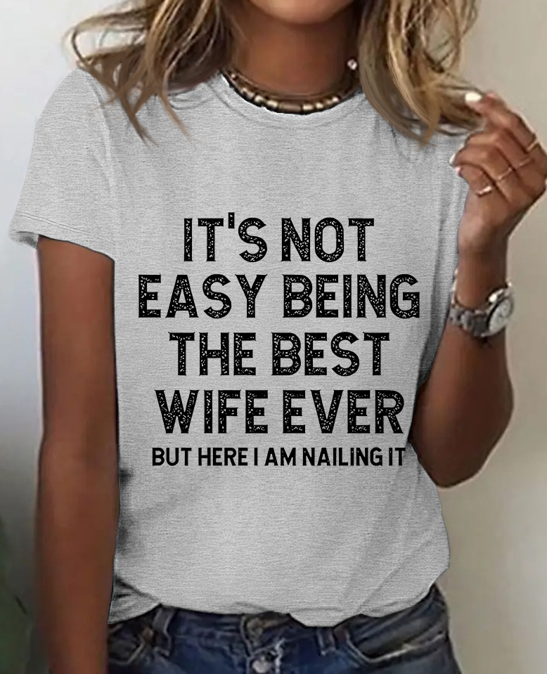 It's Not Easy Being The Best Wife Ever But Here I Am Nailing It Print T-Shirt