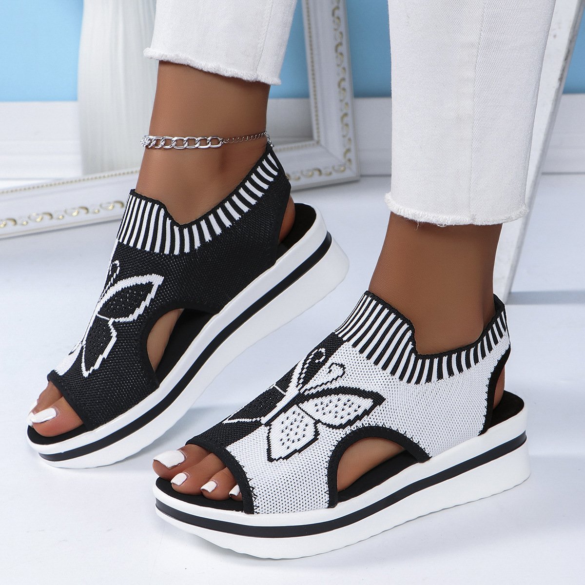 Women's summer new leisure flying woven hollow mesh fish mouth beach women's sports style sandals