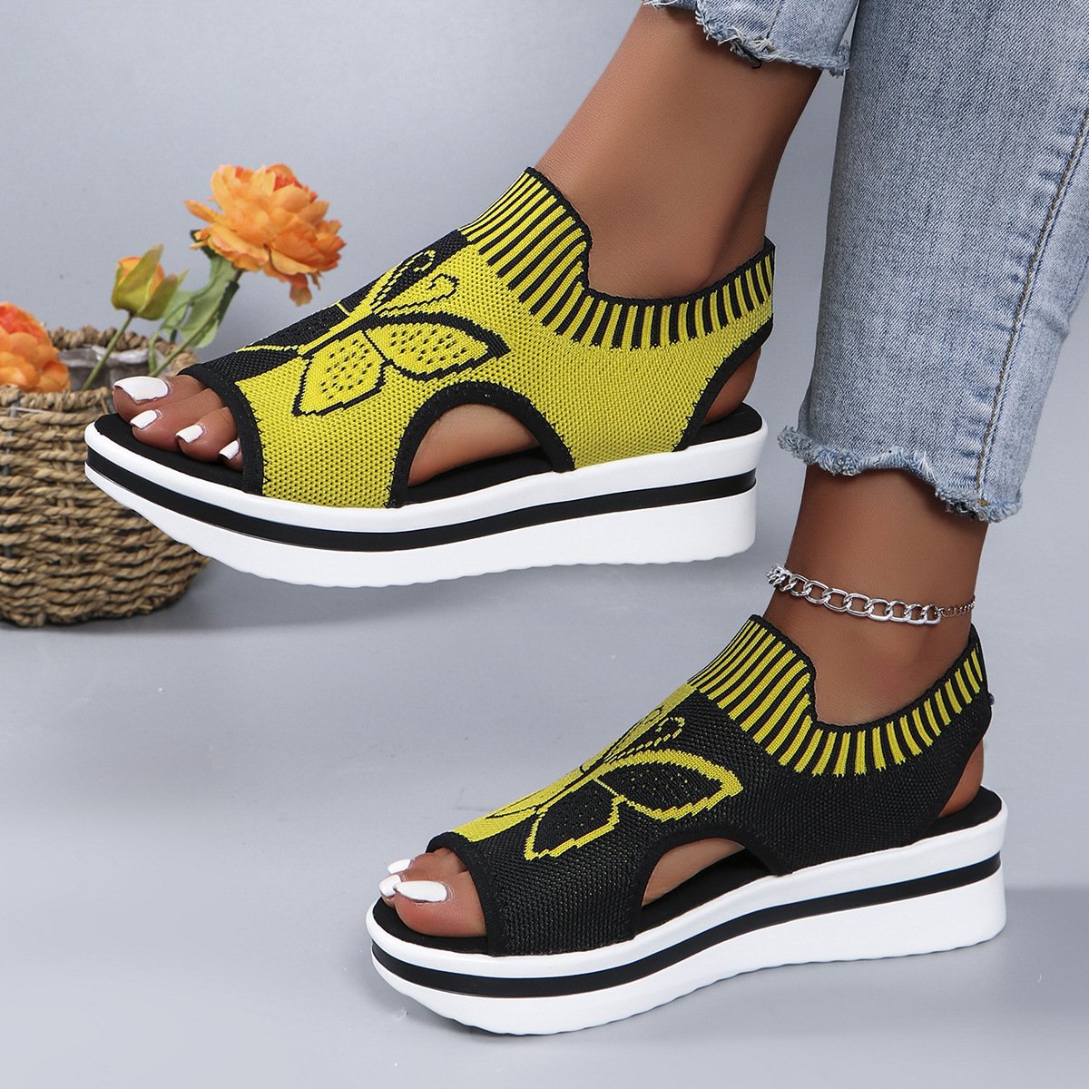 Women's summer new leisure flying woven hollow mesh fish mouth beach women's sports style sandals
