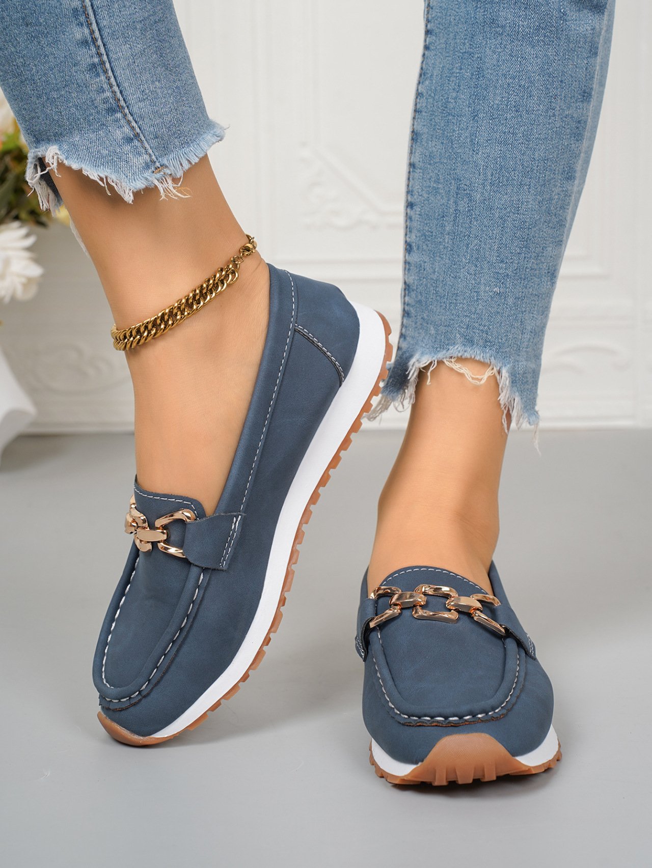Ladies New Style Metal Chain Flat Thick Sole Casual Loafers Flat Shoes