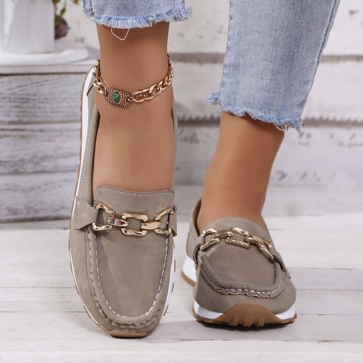 Ladies New Style Metal Chain Flat Thick Sole Casual Loafers Flat Shoes