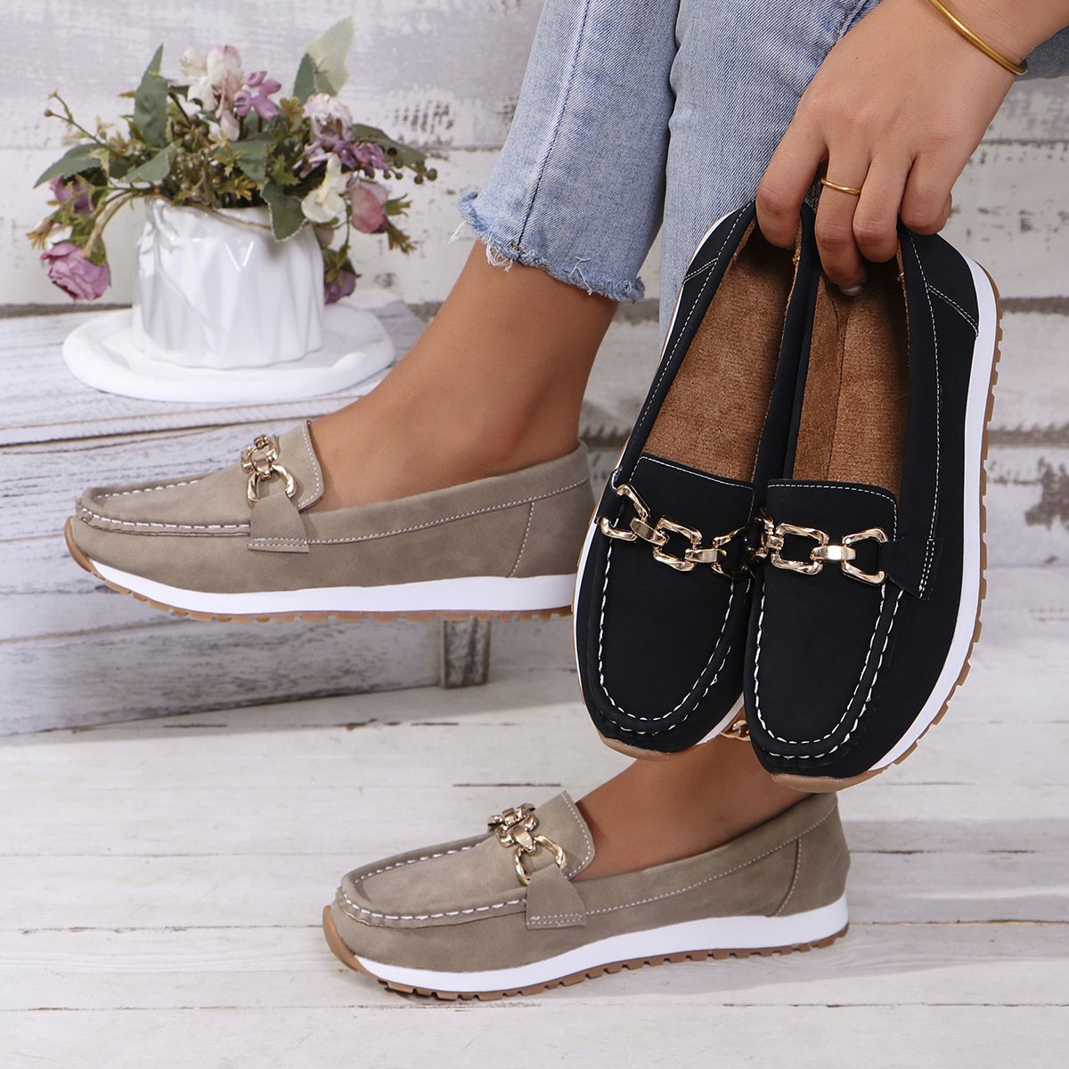 Ladies New Style Metal Chain Flat Thick Sole Casual Loafers Flat Shoes