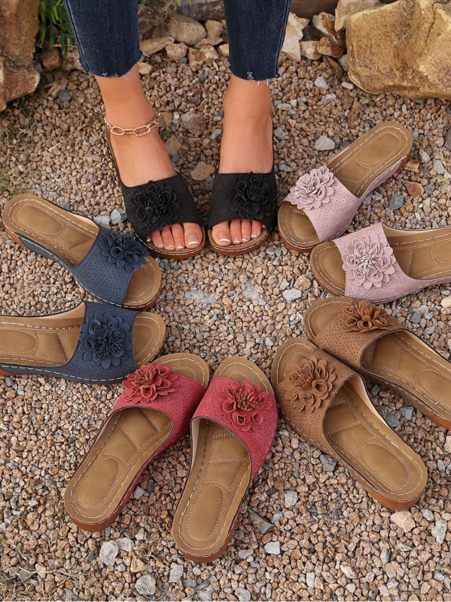 Summer Ladies Outdoor Wedge Heel Three-dimensional Non-slip Flower Slippers Women Sandals Beach Slippers