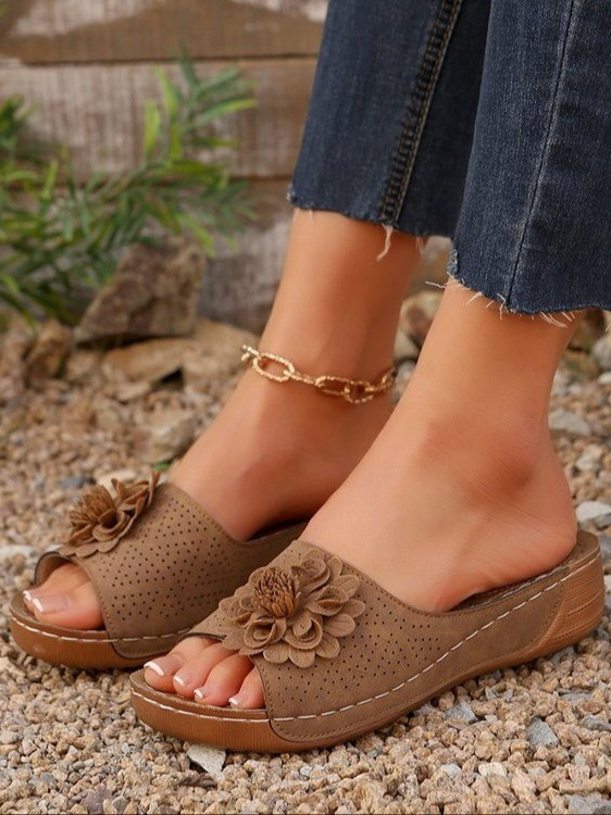 Summer Ladies Outdoor Wedge Heel Three-dimensional Non-slip Flower Slippers Women Sandals Beach Slippers